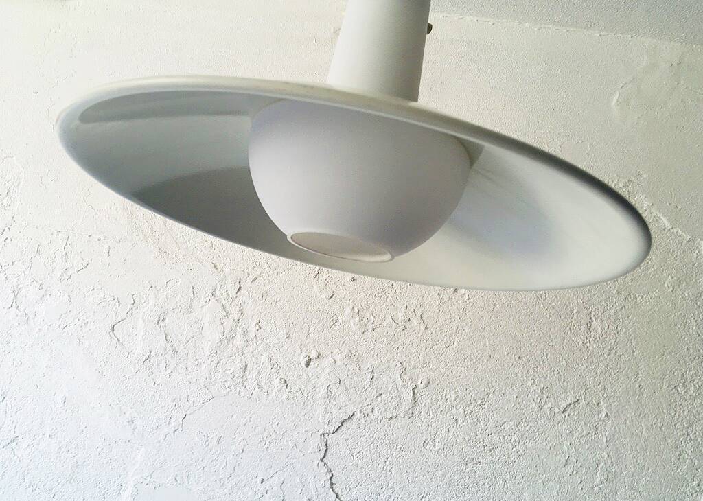 Suspension allemande opaline et métal, années 1960