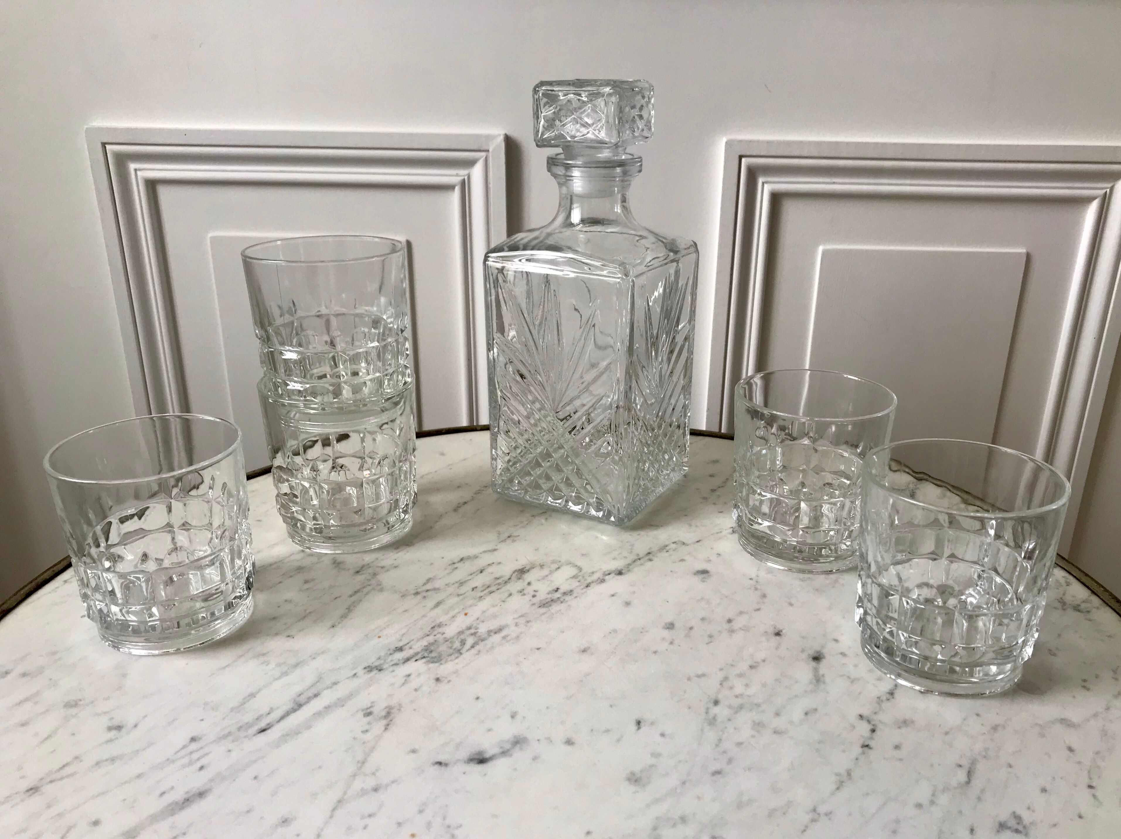 Set consisting of a carafé and 5 70s crystal whiskey glasses