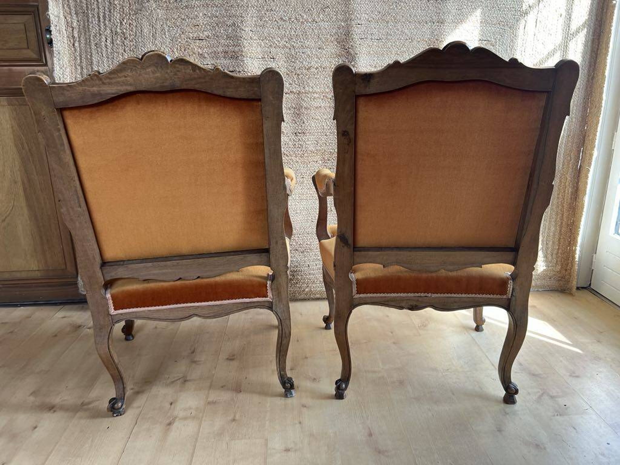 Paire de fauteuils cabriolets
