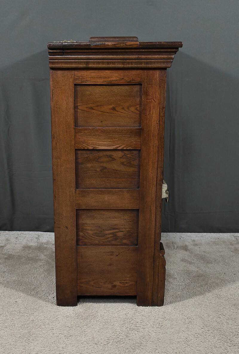 Small Oak Icebox – Early 20th Century