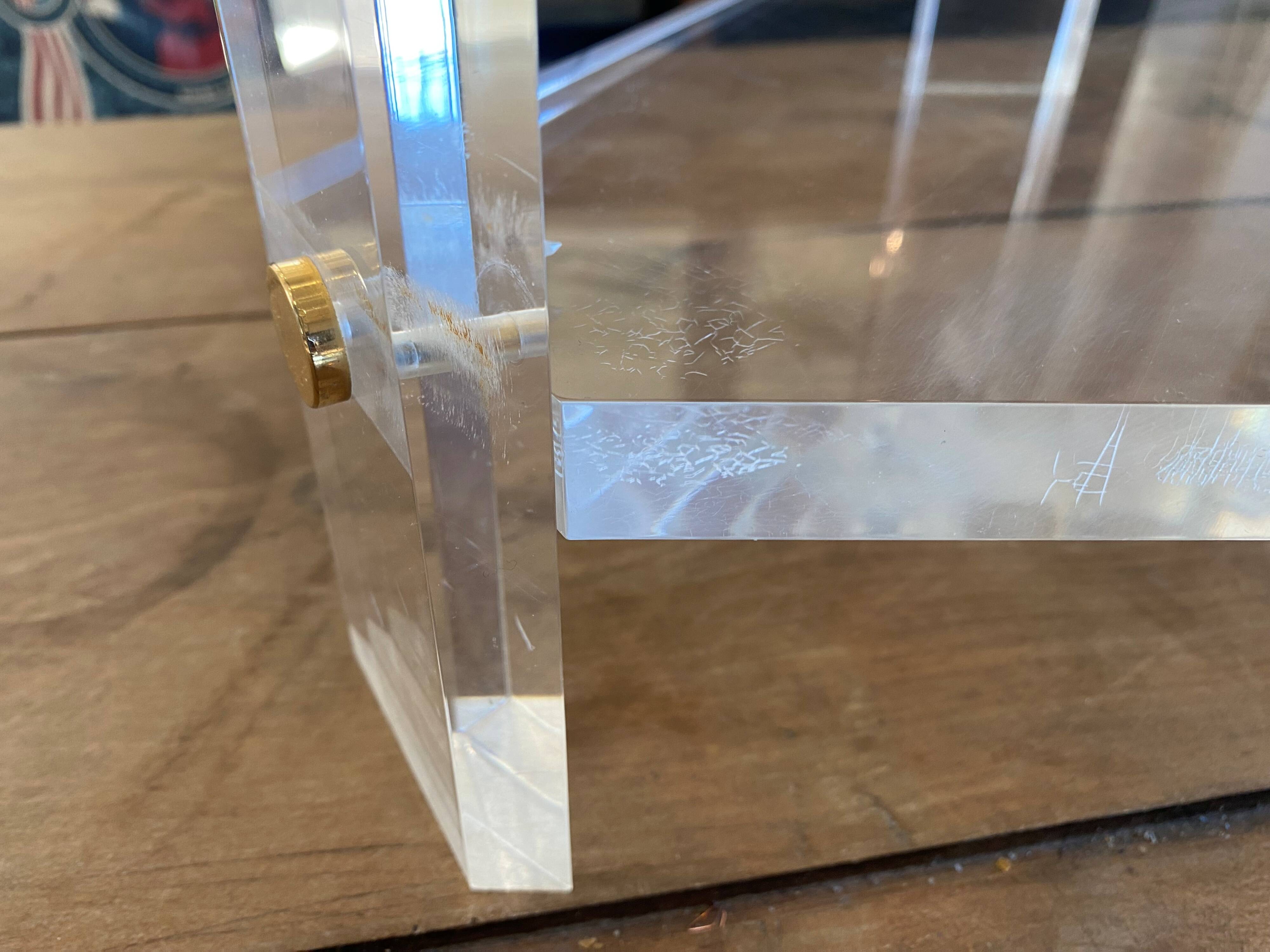 Table basse, d'appoint triangulaire en plexiglas, 1970