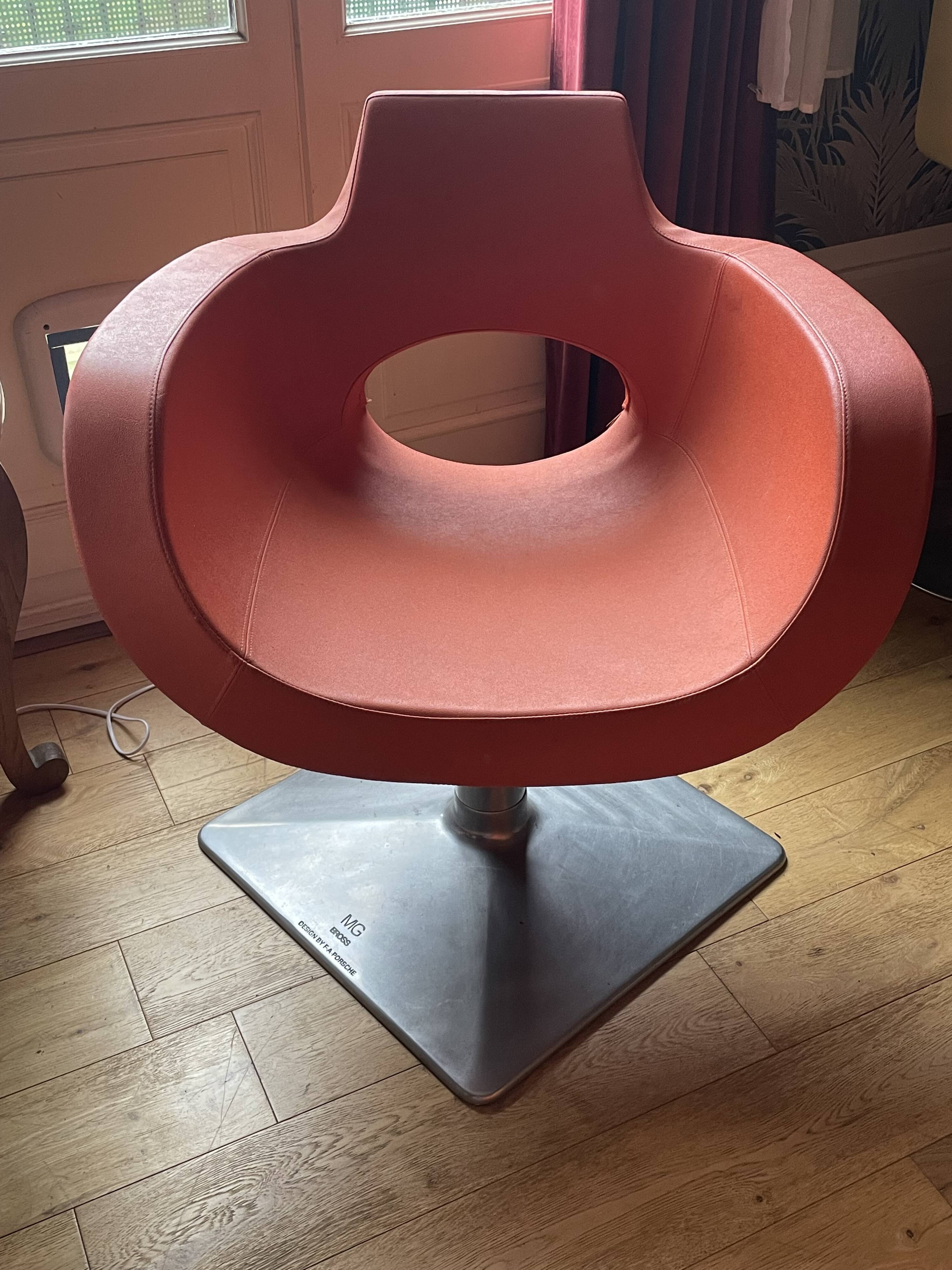 Stunning vintage design armchairs from the 70s, in Porsche Space Age style.