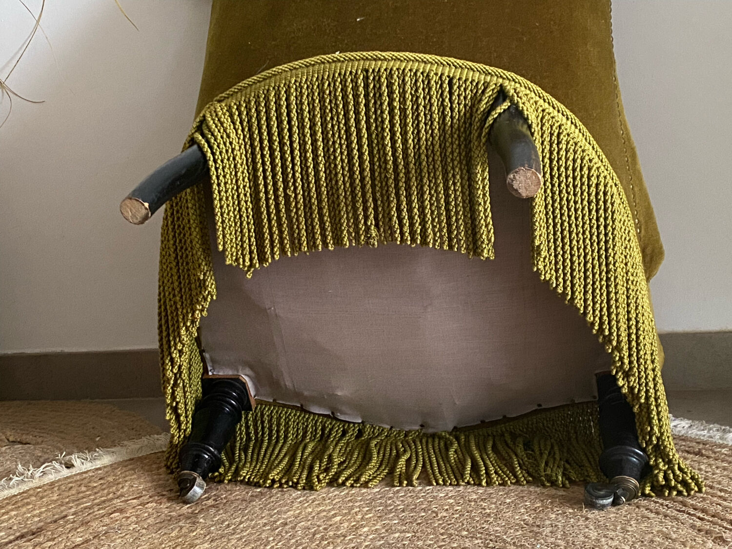 Green velvet toad armchair