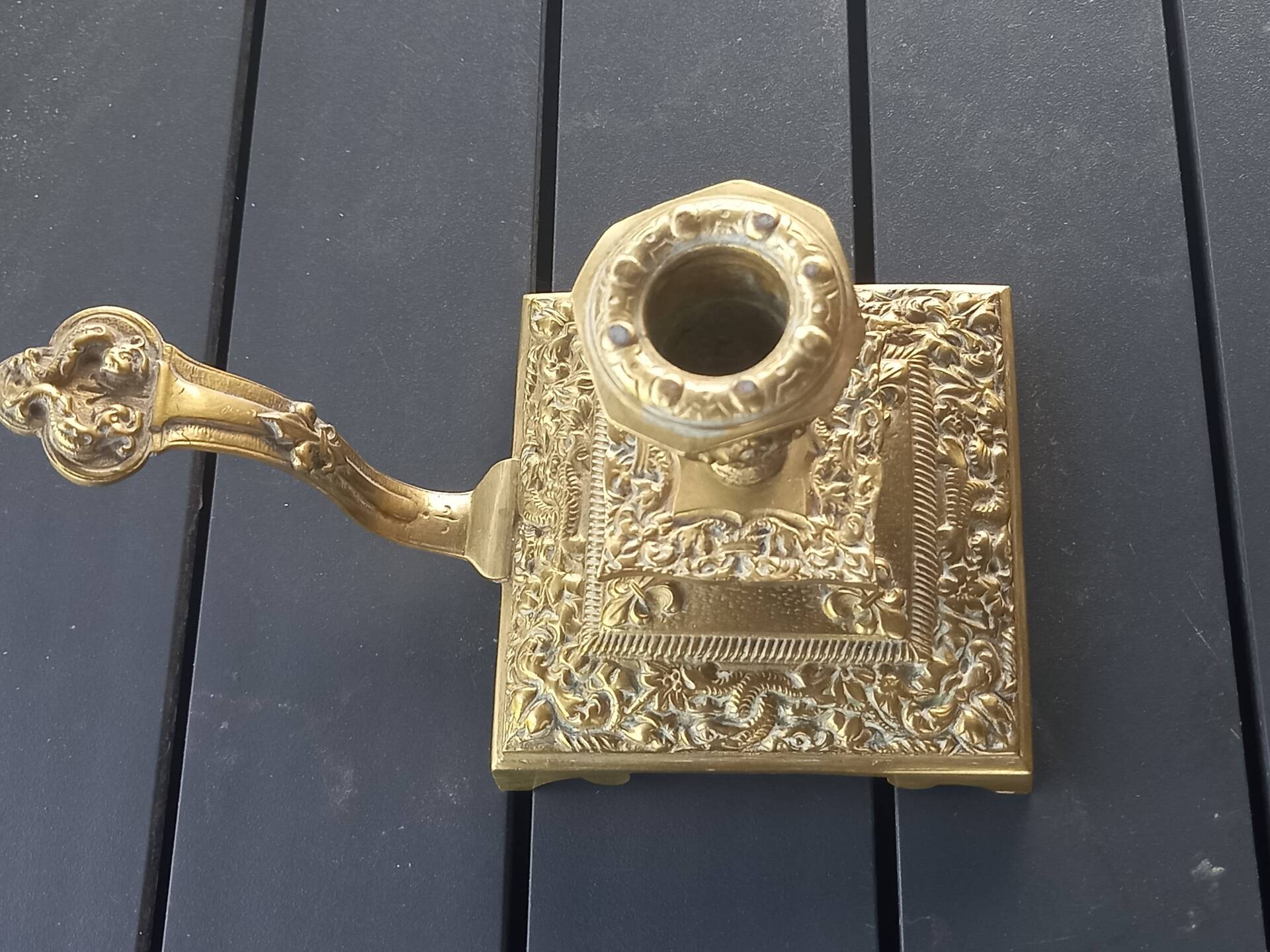 Hand candle holder