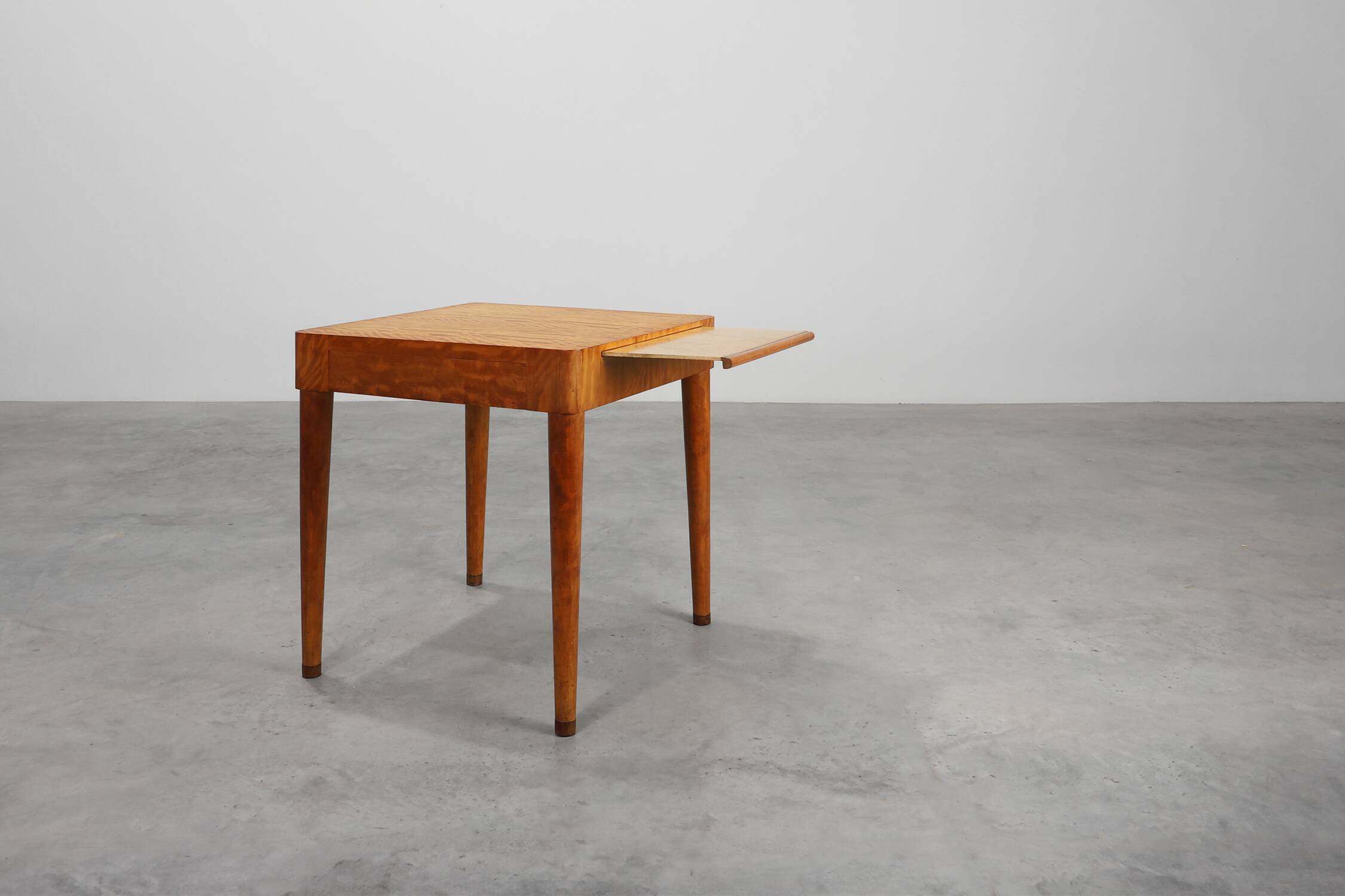 Art Deco Birch‑Veneered Side Table with Drawer, France 1920s