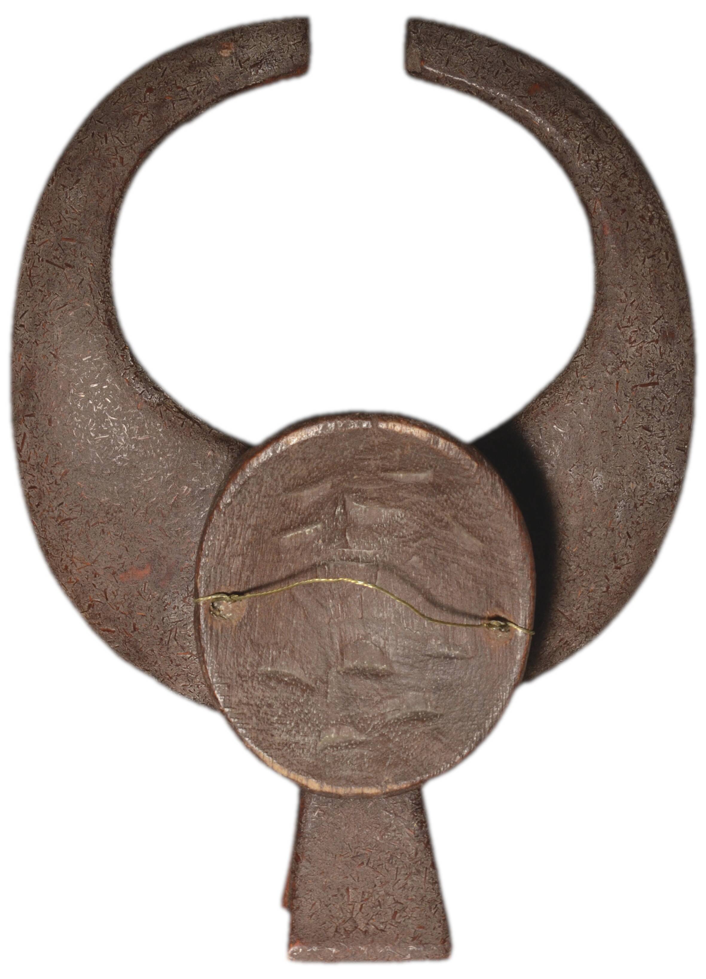 African wooden mask, symbolising a buffalo, Nigeria, 26x34cm