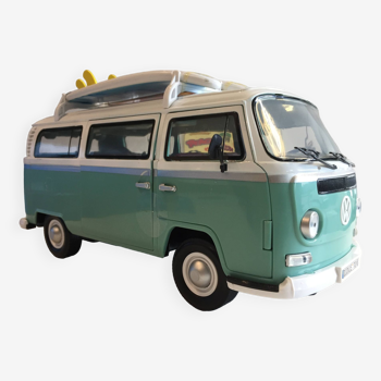 Collector Combi VolksWagen Surfer Van Bus Camping-Car Type 2 Échelle 1:14 Flower