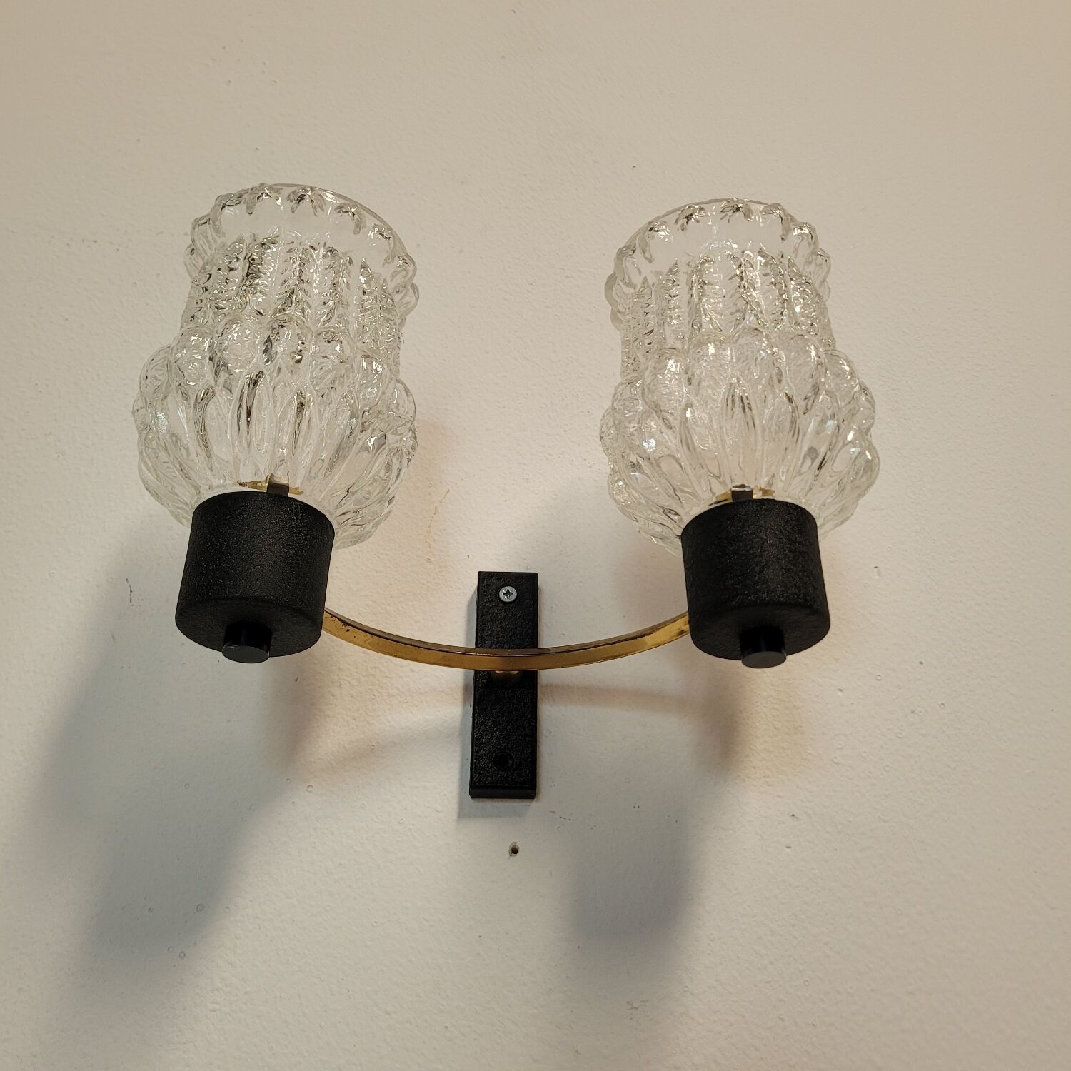 Vintage Arlus wall lights in glass and brass from the 1970s.