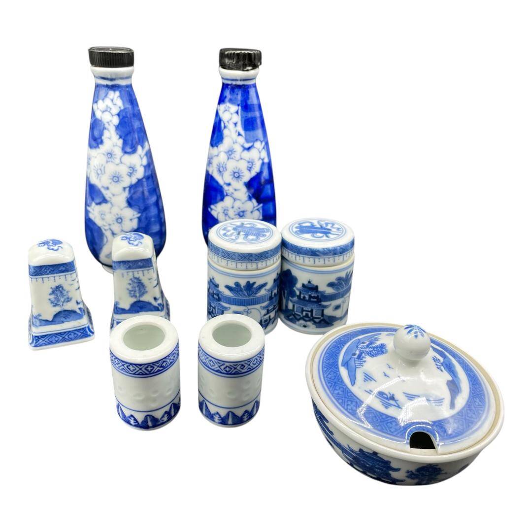 Elegant table set, Chinese porcelain, blue and white, condiments.