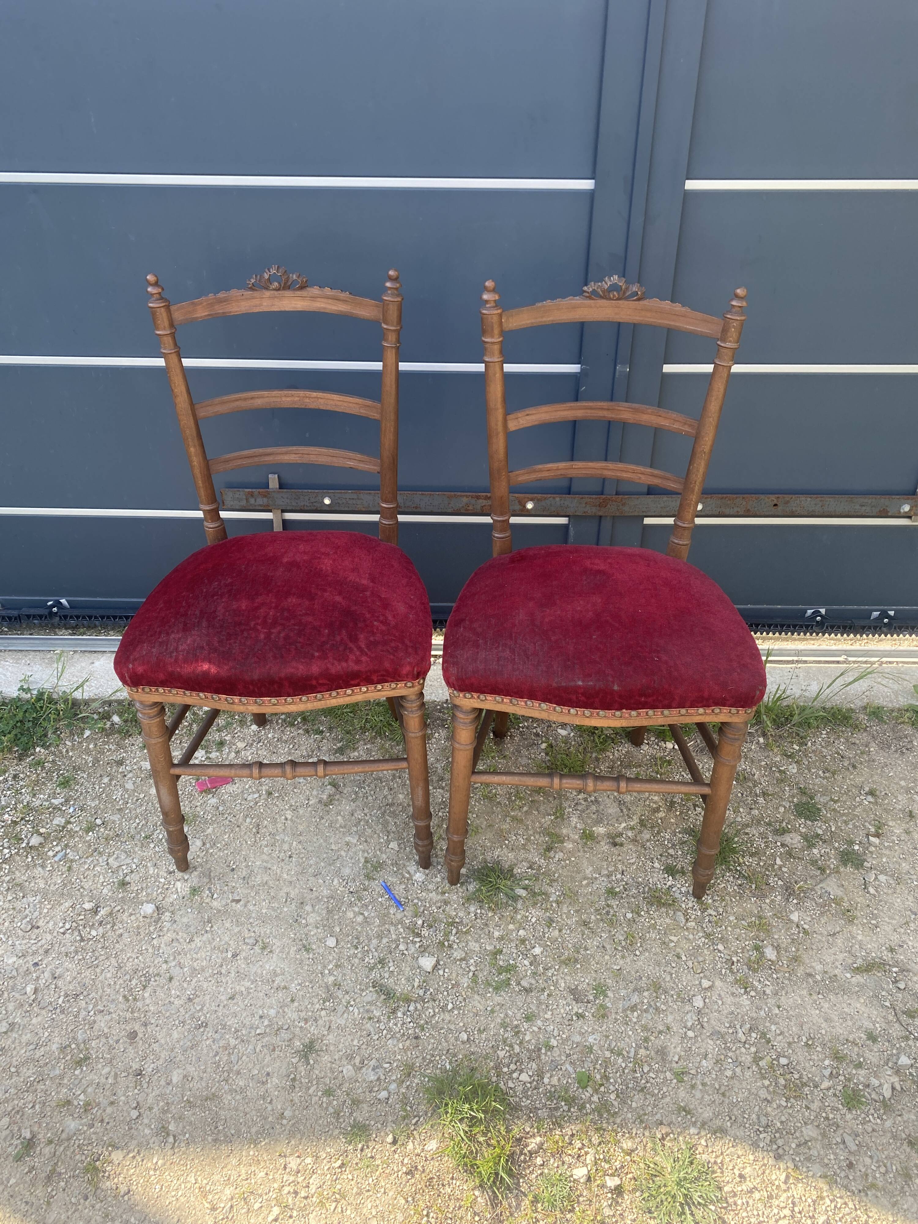 2 red velvet chairs