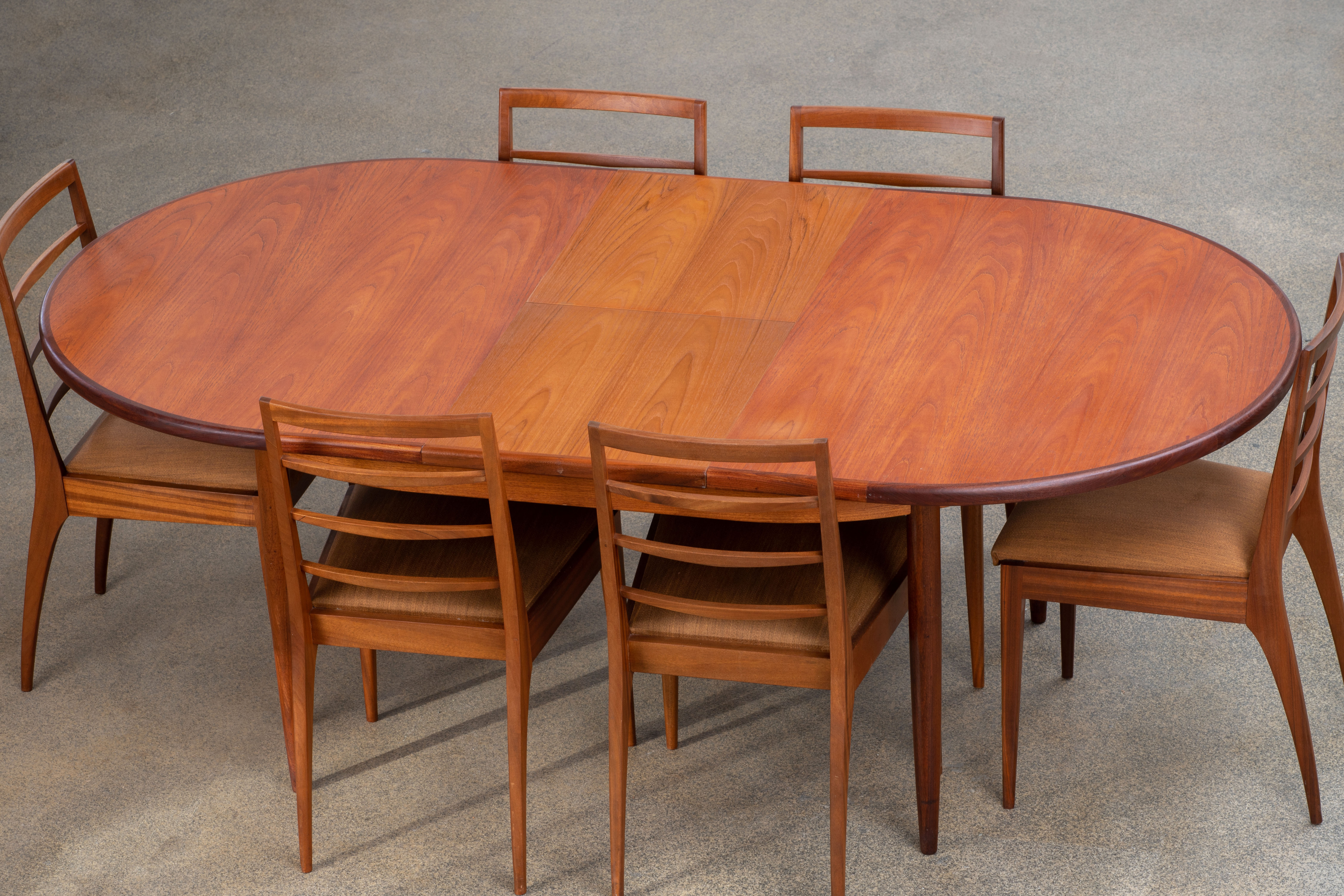 Vintage Scandinavian Table – 163 cm / 208 cm