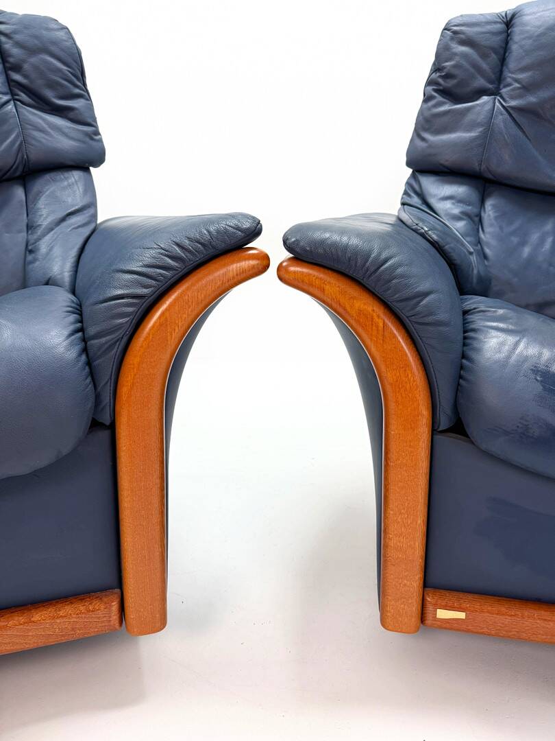 Ekornes Stressless — Pair of Adjustable Swivel Armchairs — Blue Leather