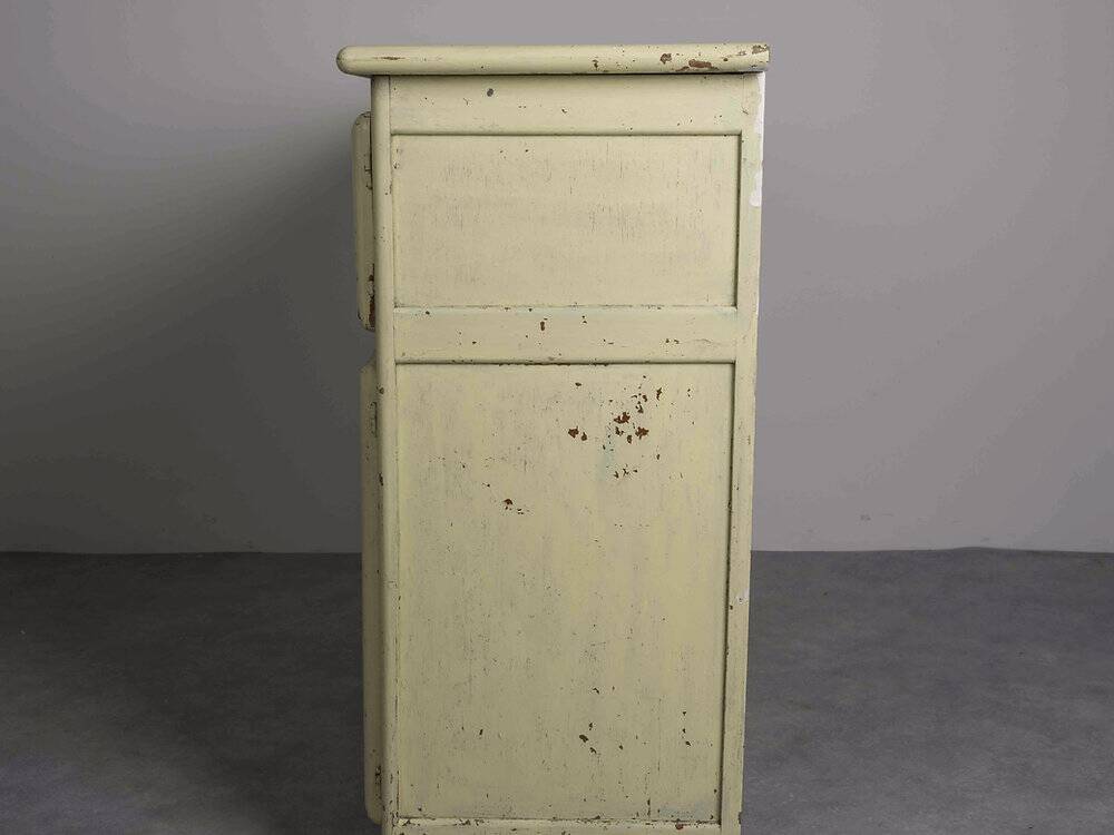 Vintage chest of drawers