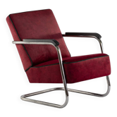 Fauteuil cantilever Bauhaus des années 1930, recouvert de tissu rouge-violet.