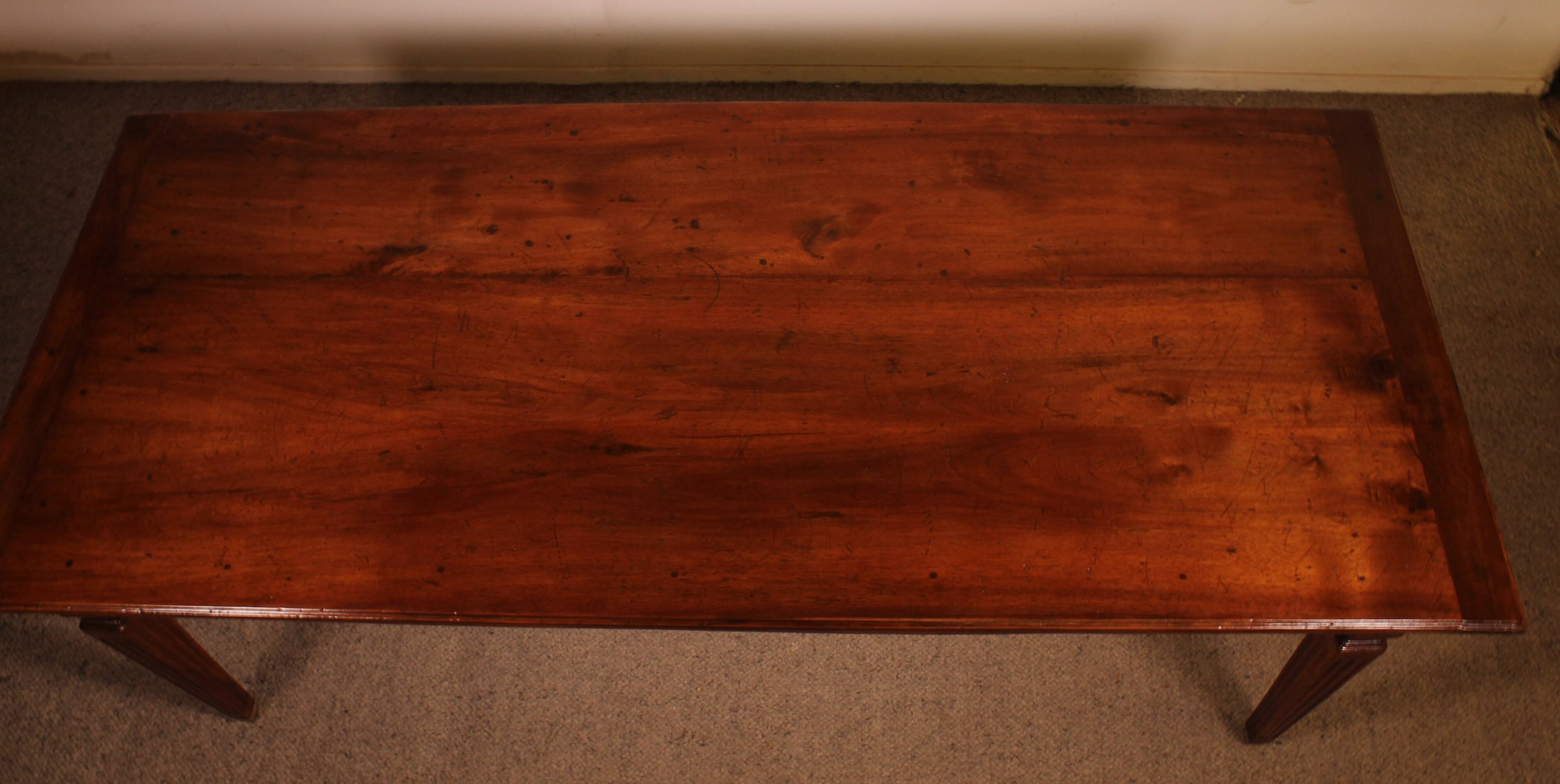 Louis XVI Period Dining Table in Walnut - 18th Century