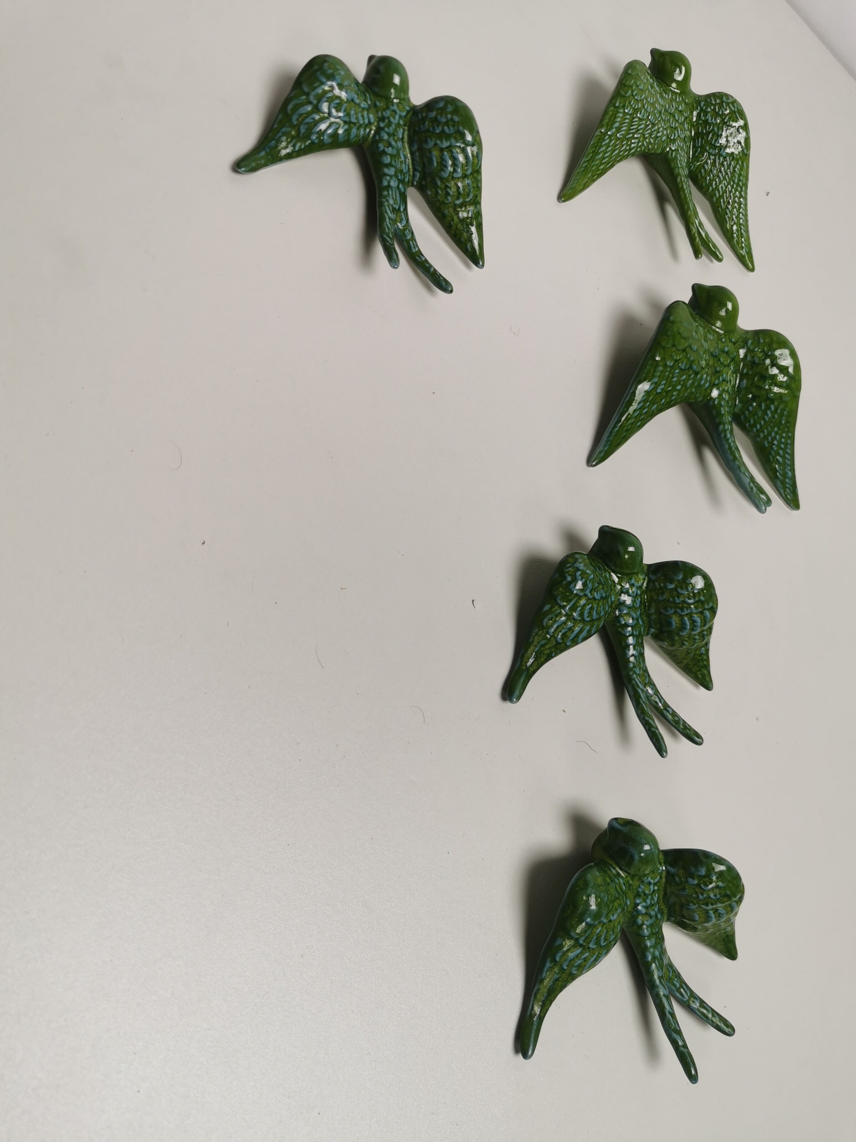 Batch of green swallows in ceramic