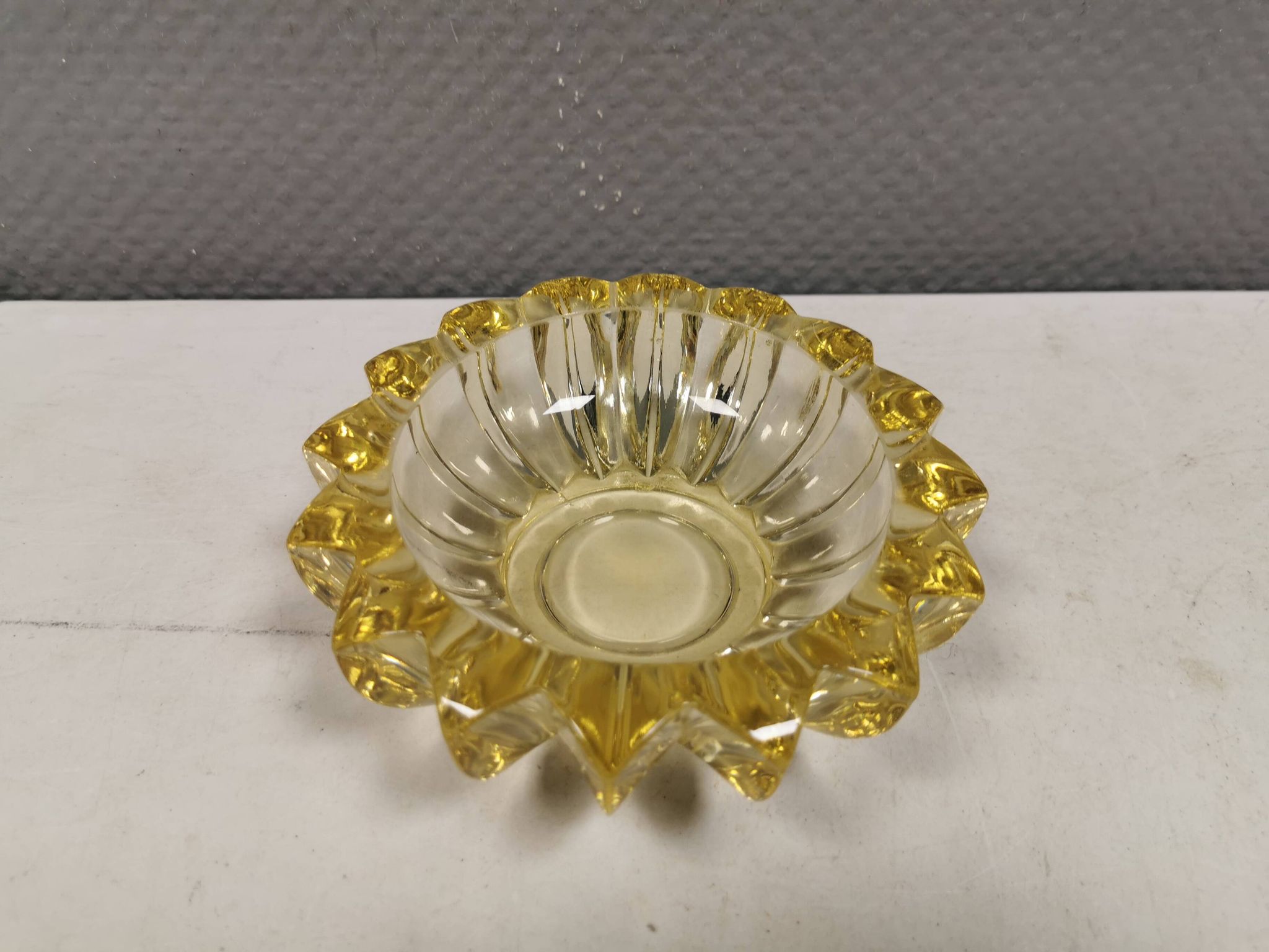 A bowl, by Pierre d'Avesn 1930-40. France