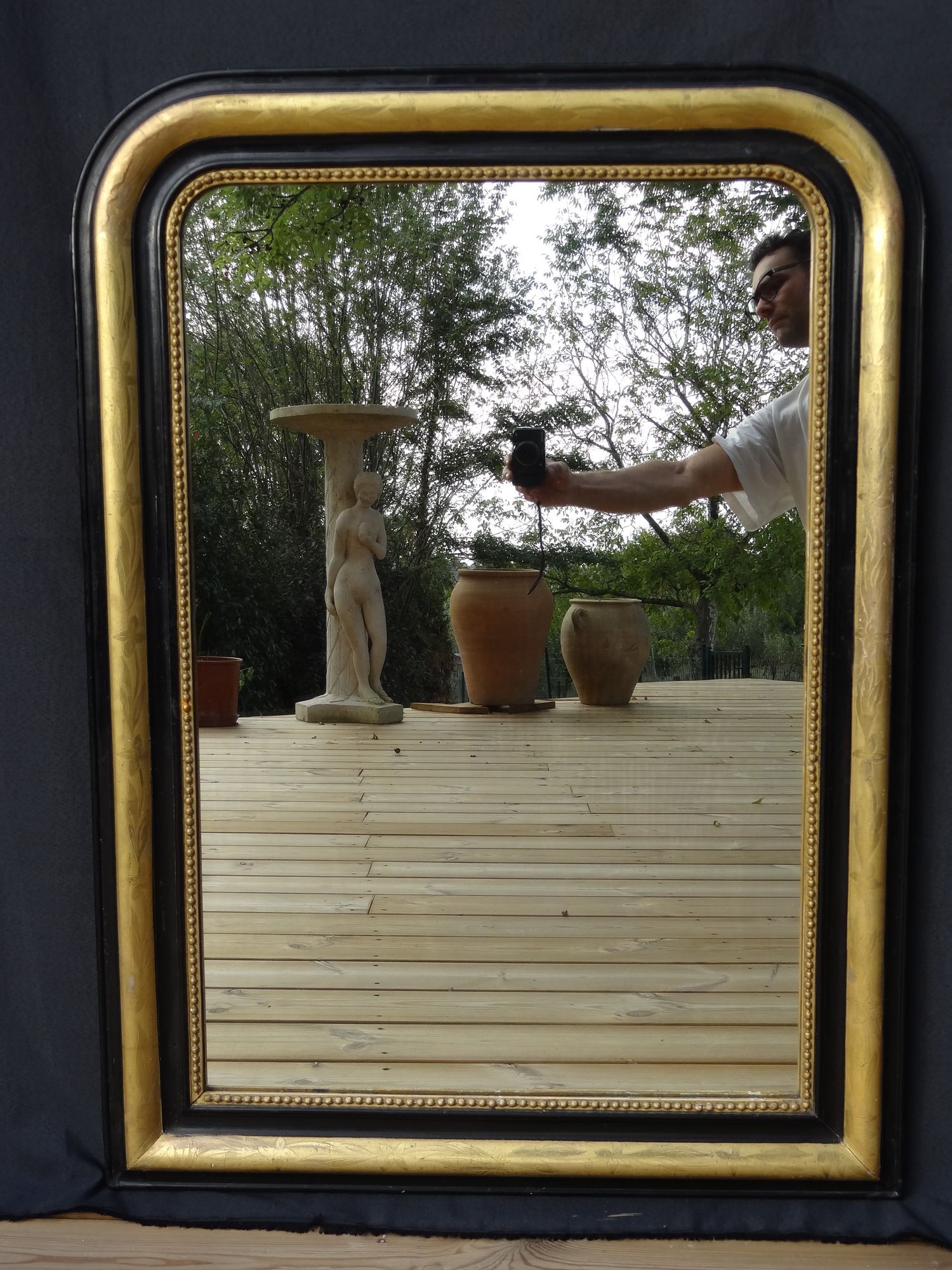 Louis Philippe mirror in blackened and gilded wood, 74 x 102 cm