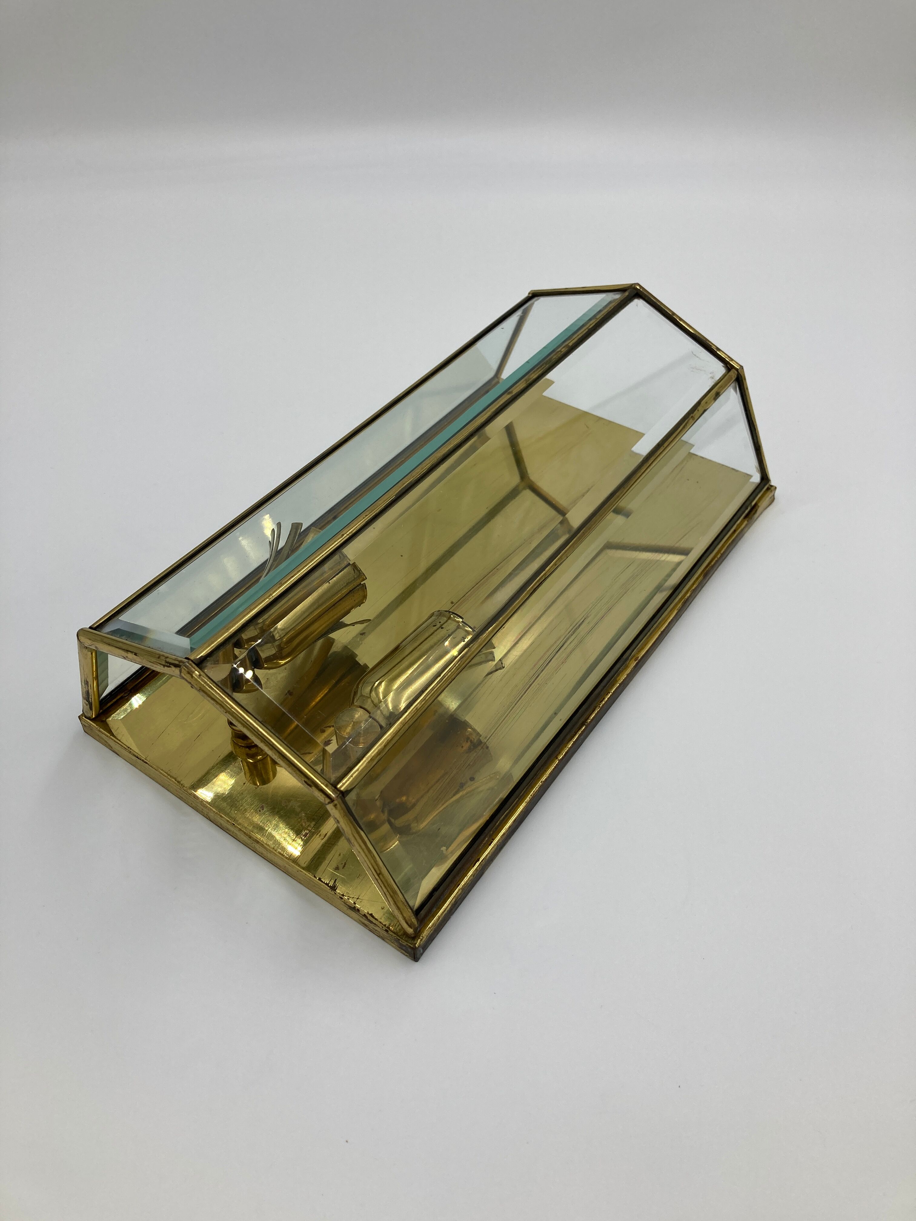 Applies two brass and glass fires