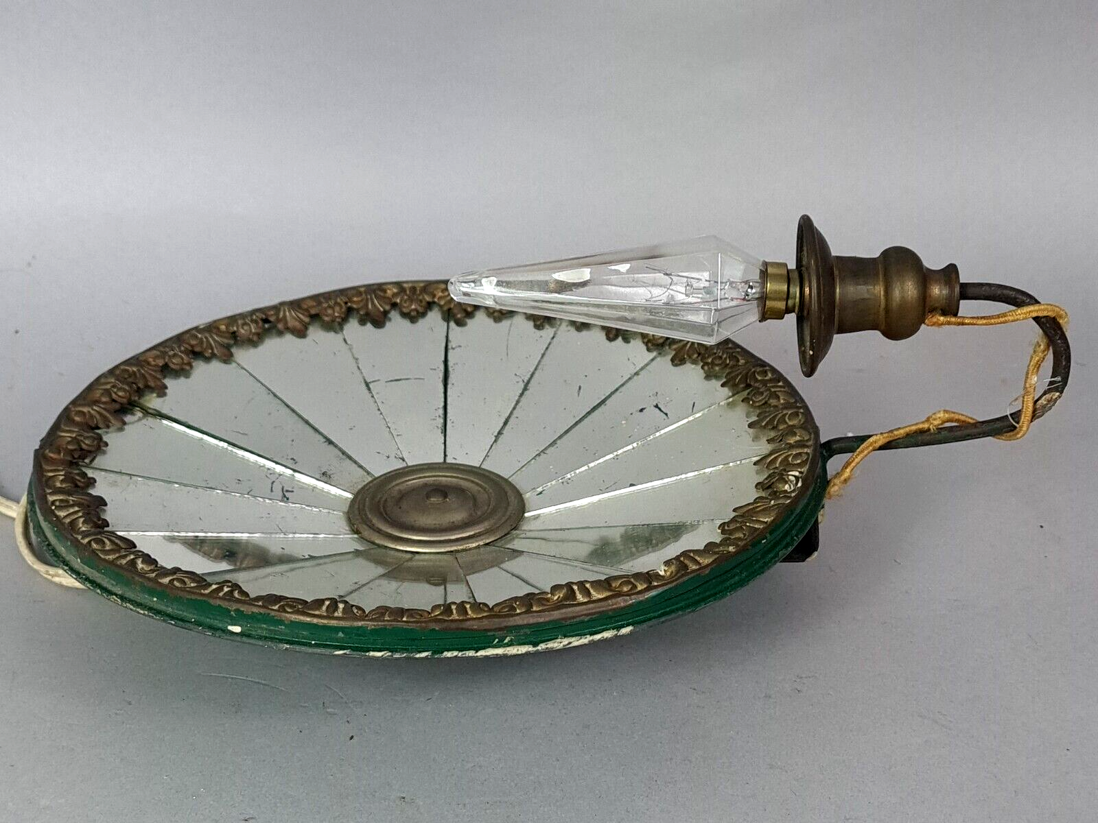 Old wall lamp with reflective mirrors SB185