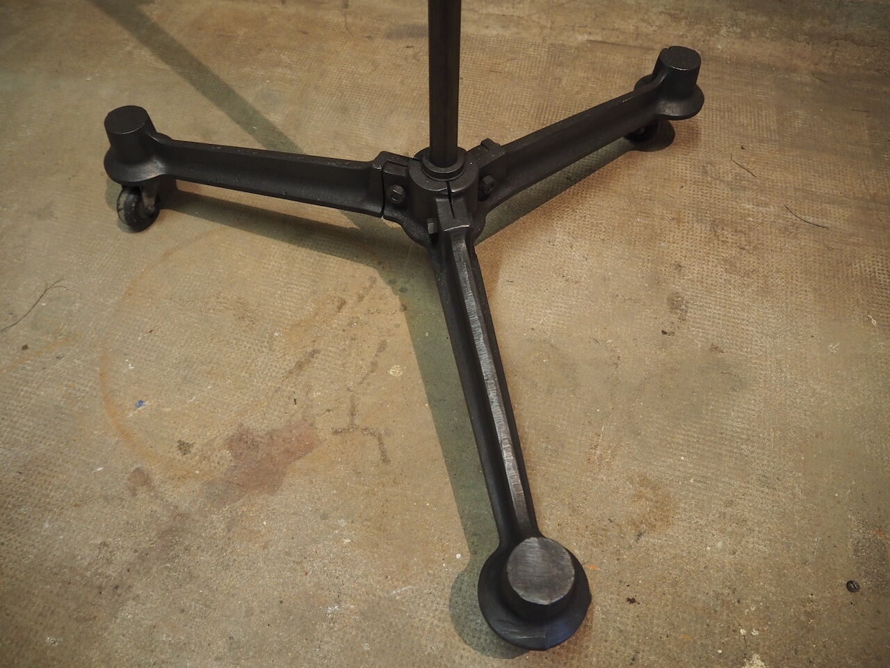 Projector Cremer Paris on tripod wheels 50 years