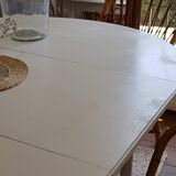 Scandinavian extendable table with butterfly extensions