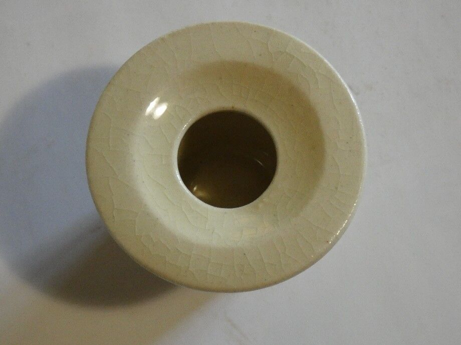 Off-white porcelain inkwell with well-curved bowl