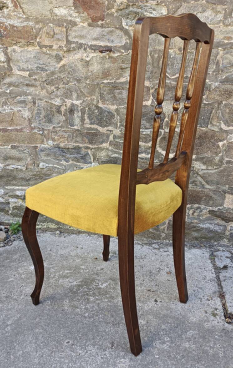 Paire de chaises 1900  bois & velours ocre doré — charme bourgeois