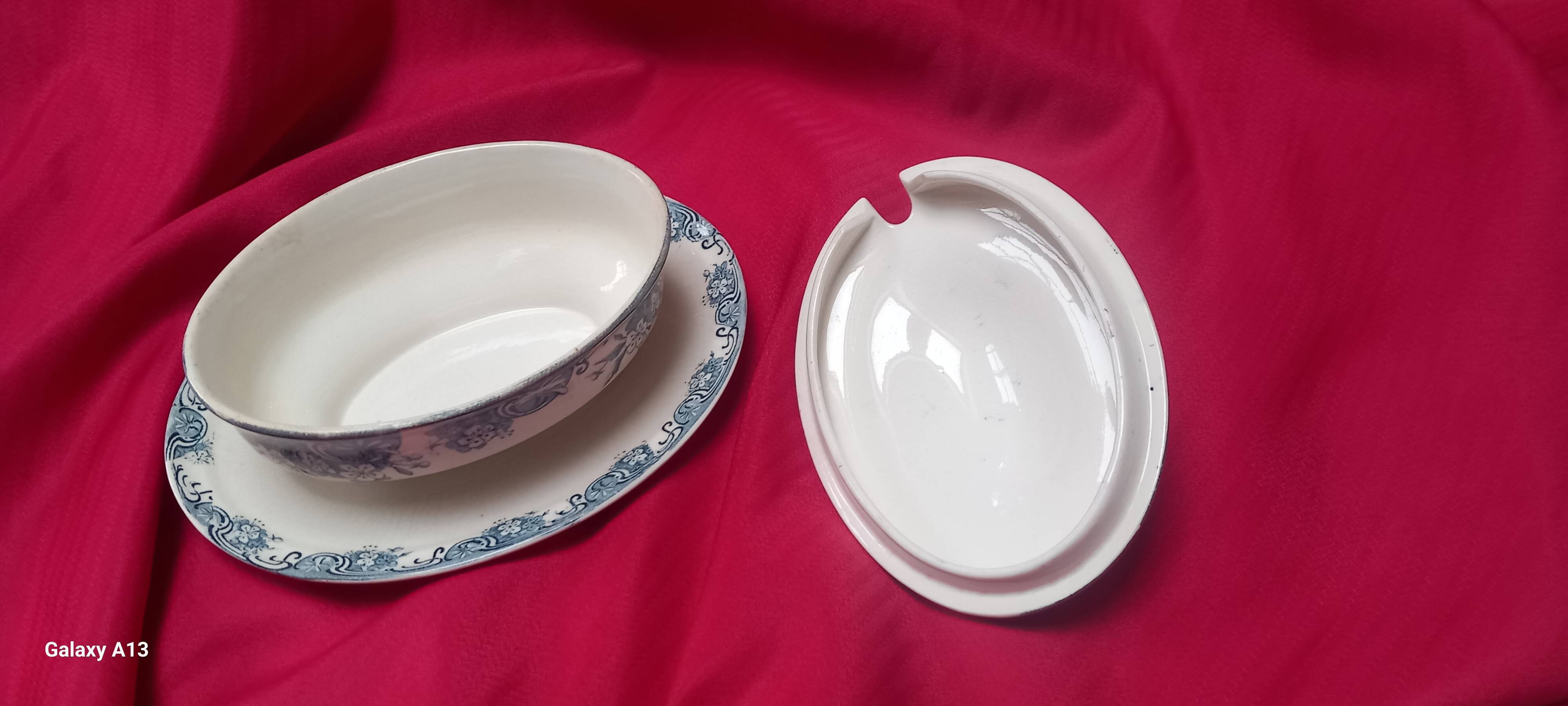Longwy ceramic sauce boat spring model