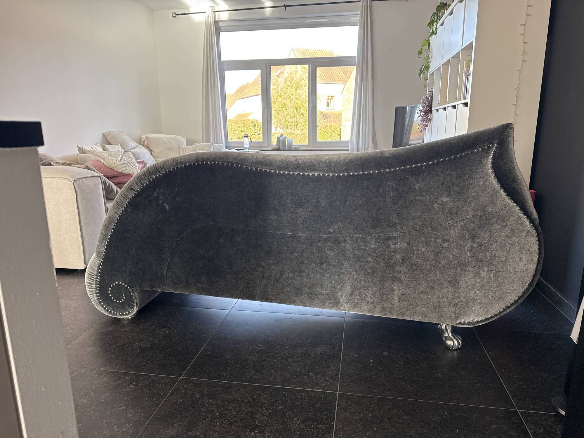Bretz GAUDI – Iconic sofa in silver grey velvet