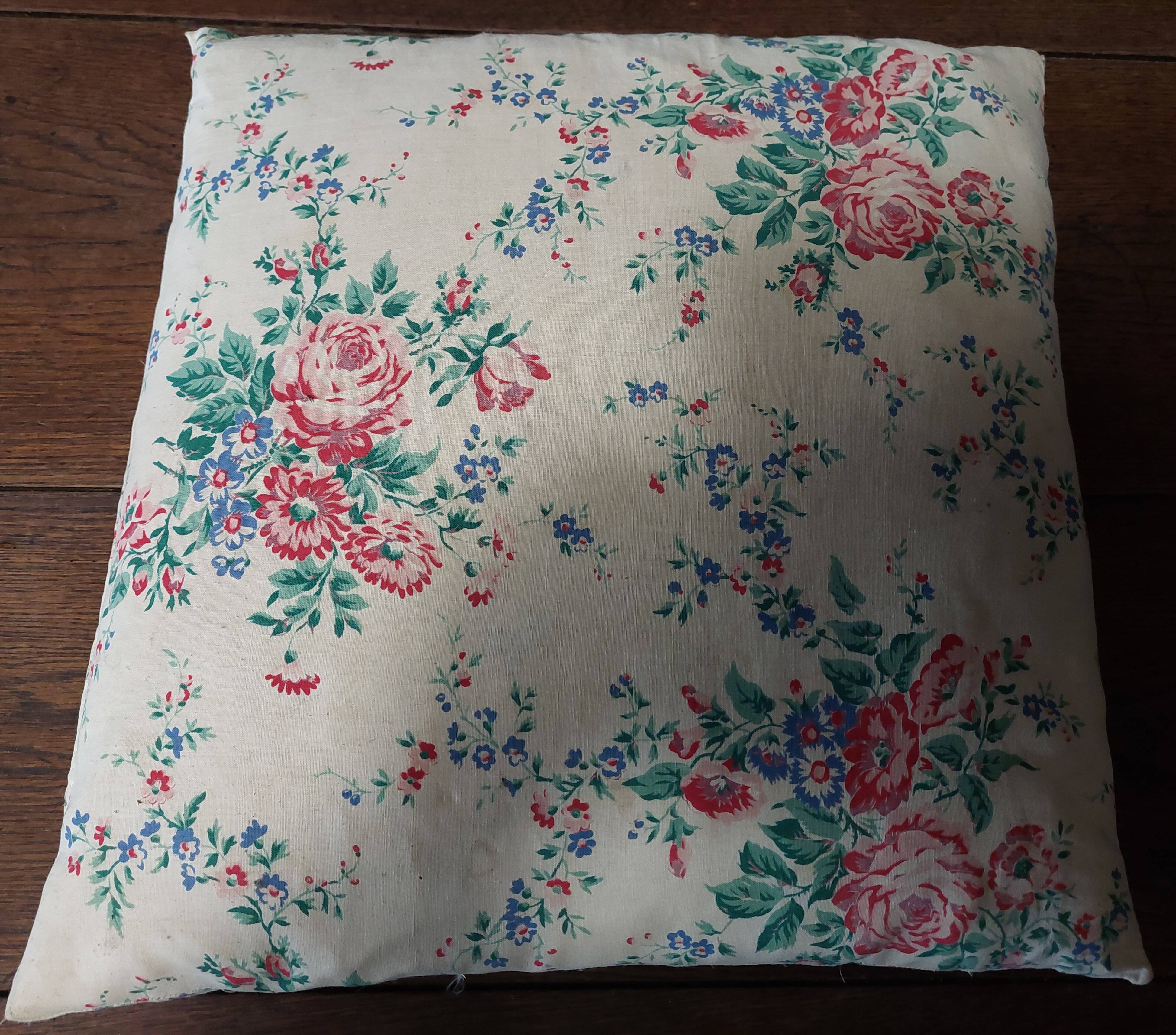 Coussin vintage tissu à fleurs 40 X 45 cm