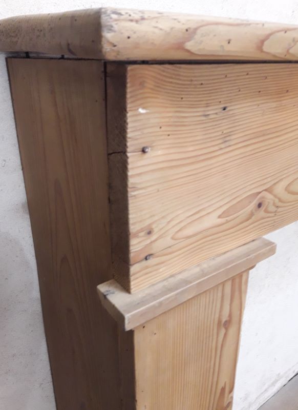 Fireplace mantle XIX l130xh103cm in fir