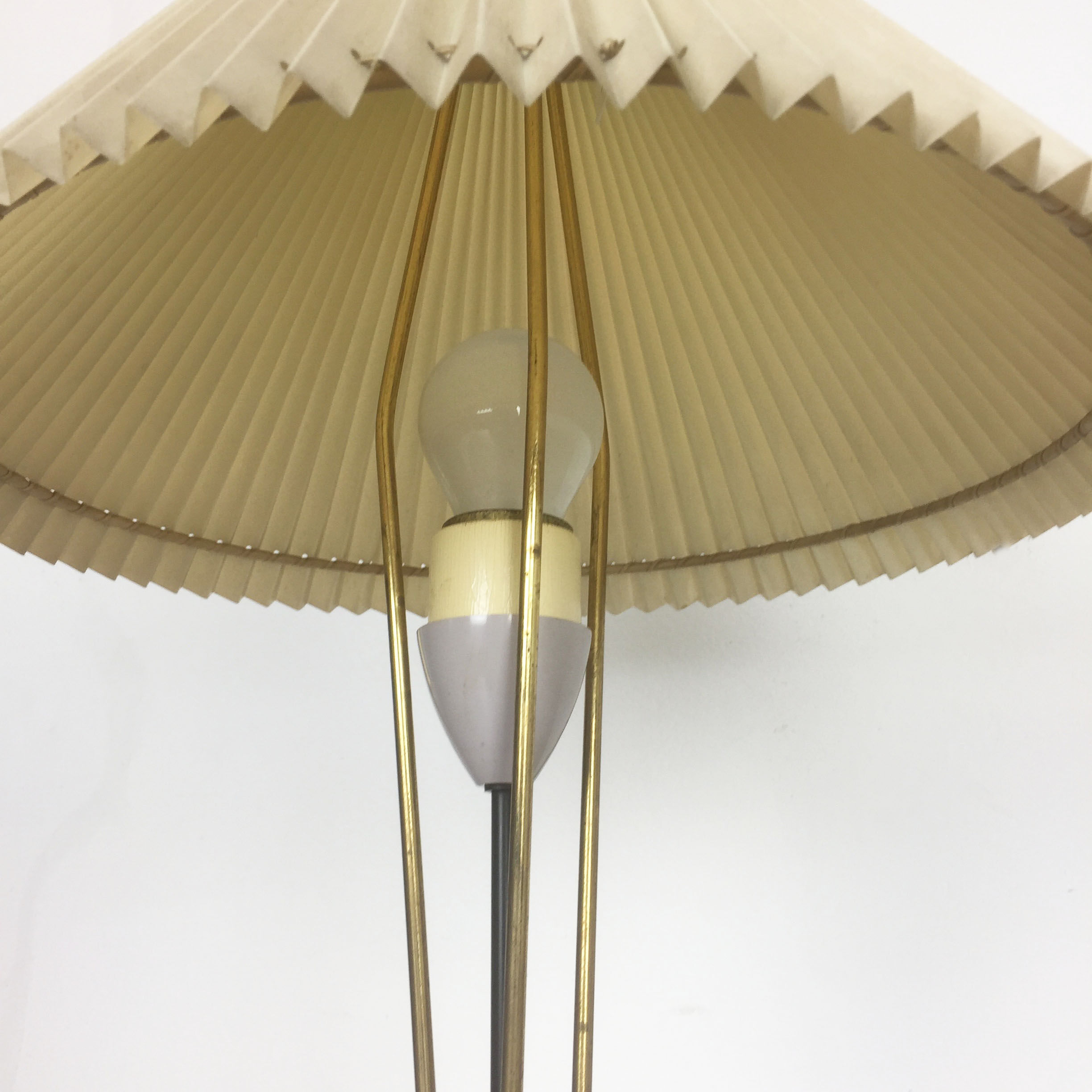 Table lamp modernist original with base metal, Italy 1960