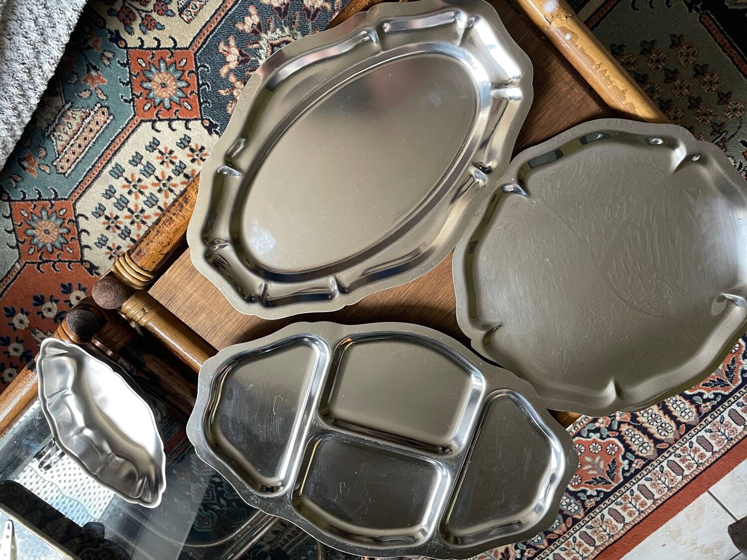 Set of stainless steel dishes