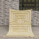 Handmade traditional Moroccan wool Berber rug 150 x 250 cm