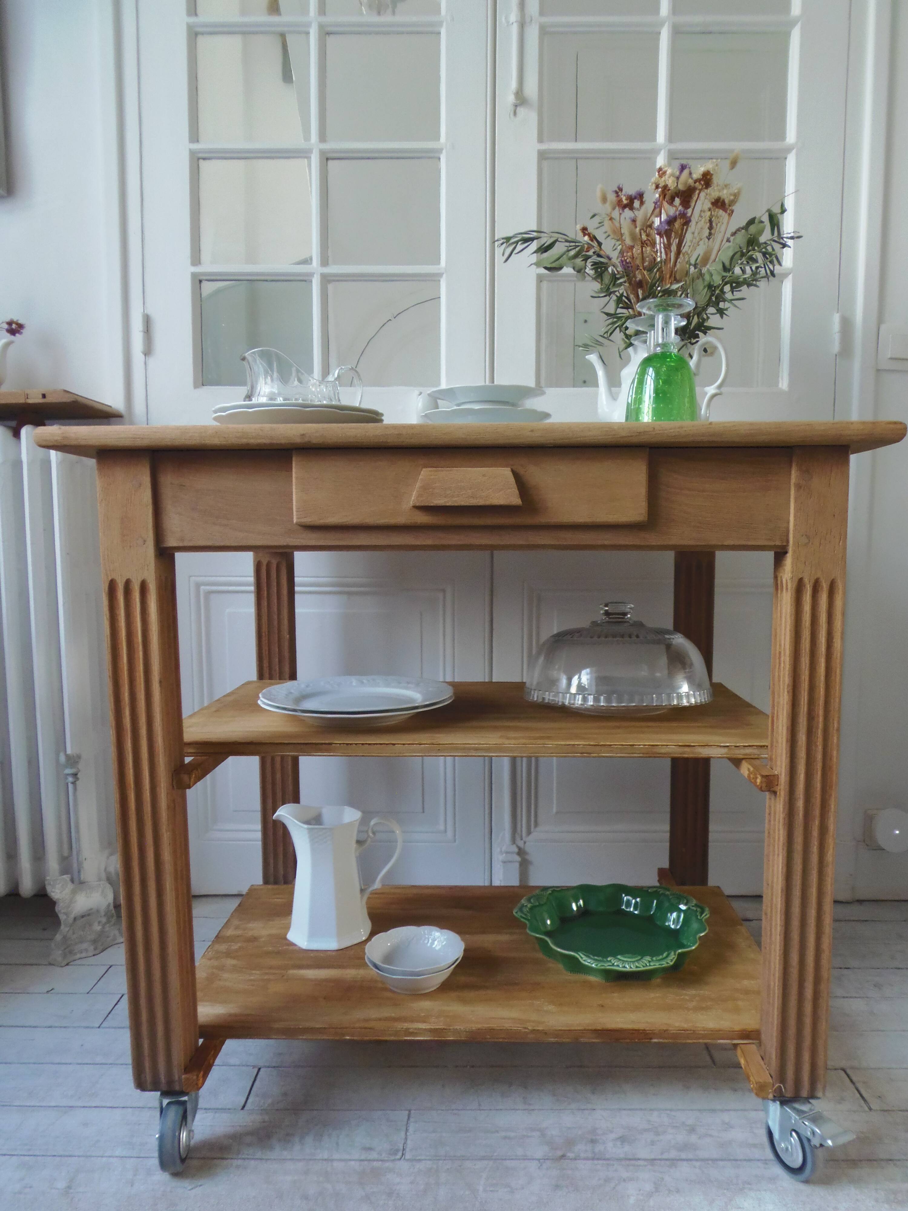 Meuble de métier vintage en chêne sur roulettes.