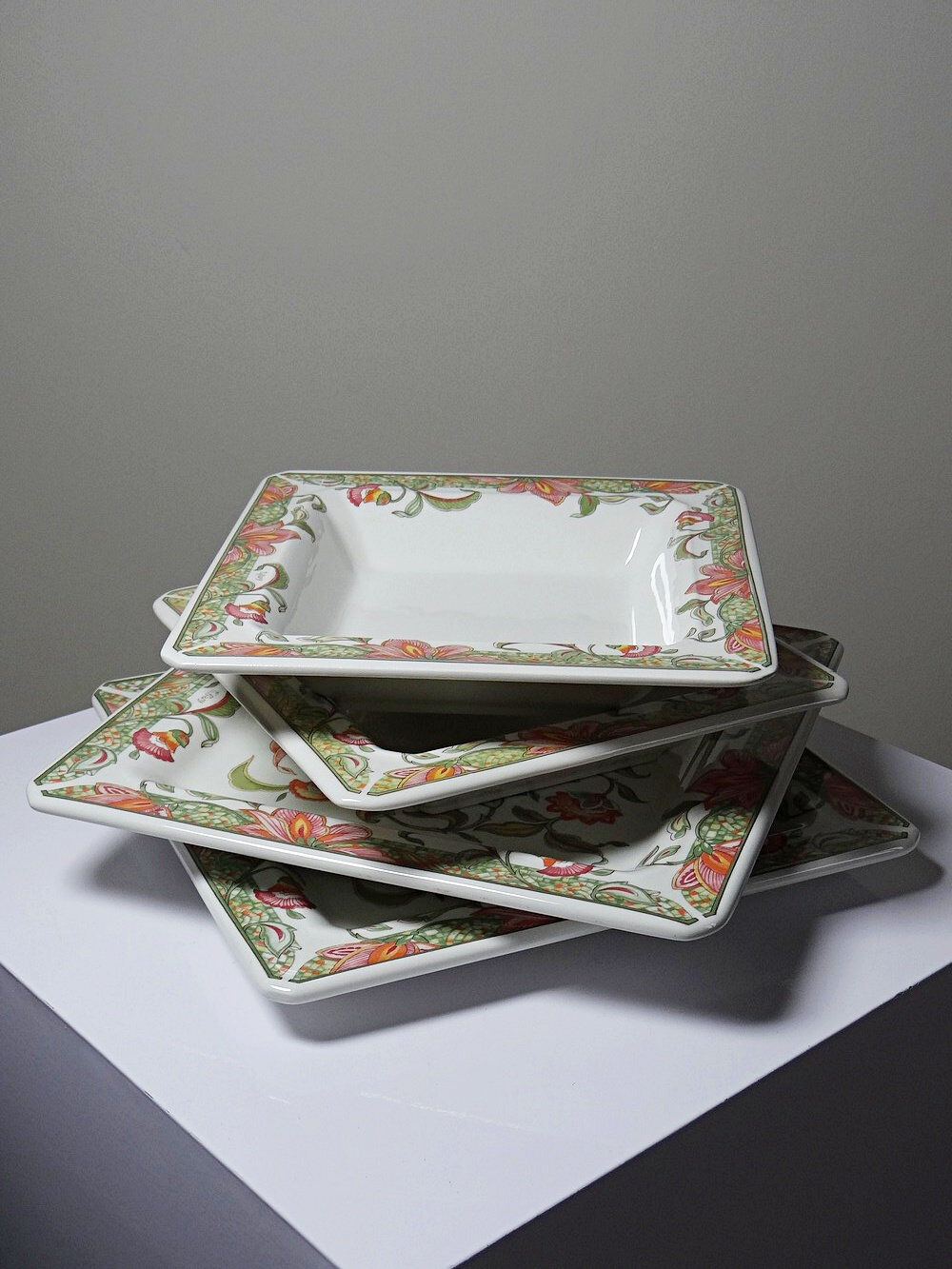 Set of 4 plates/dishes Tiffany Boutique, vintage Italian ceramic