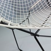 Set of two Diamond chair by Harry Bertoia in white & black metal. 1960s