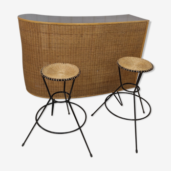 Vintage wicker bar and its two stools