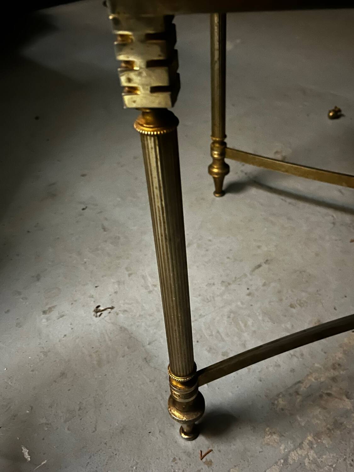 Art Deco coffee table in green marble – An elegant and refined piece.