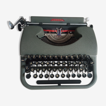Machine à écrire typo de Manufrance