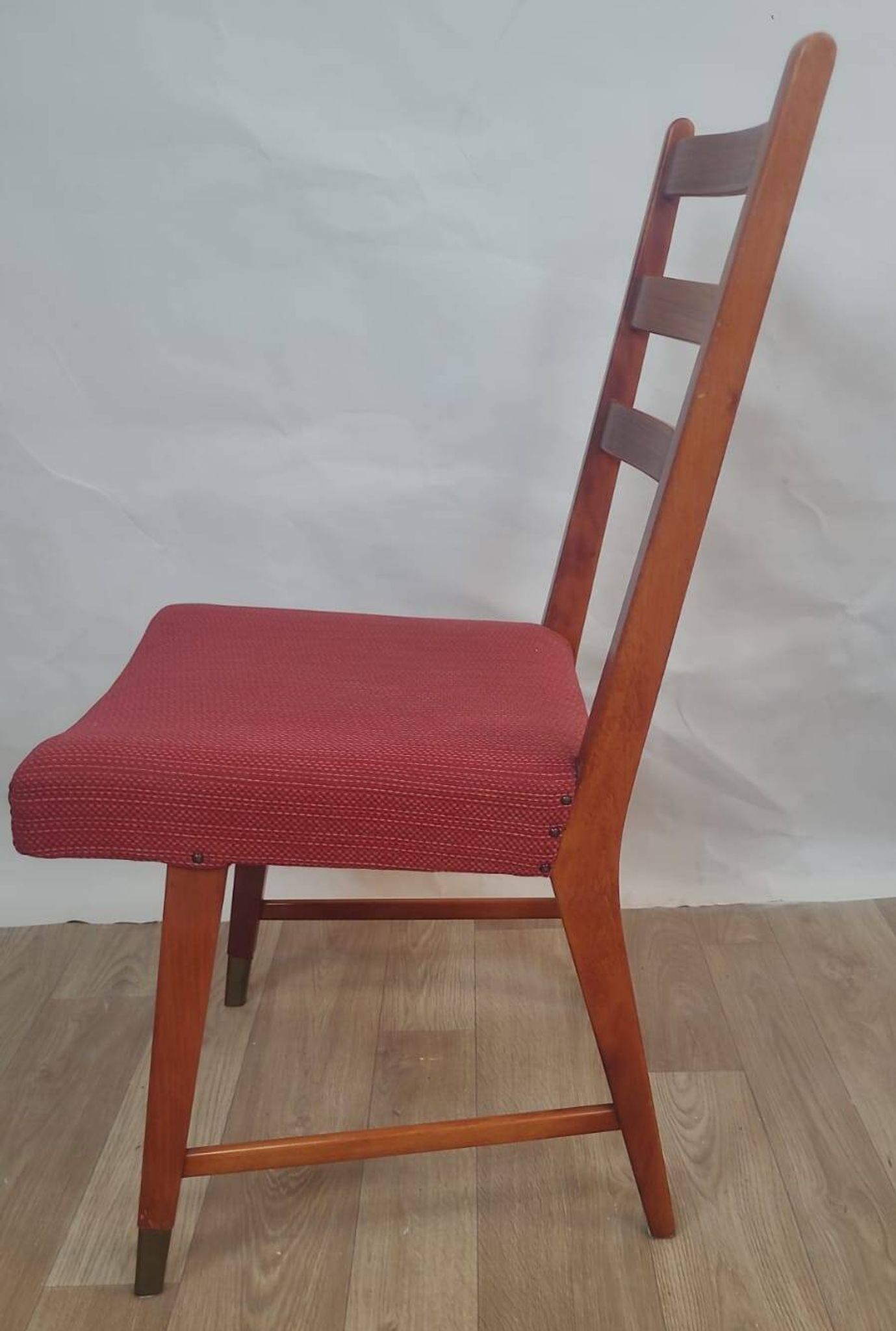 Lot de 4 chaises de salle à manger en teck – Fin XXe siècle