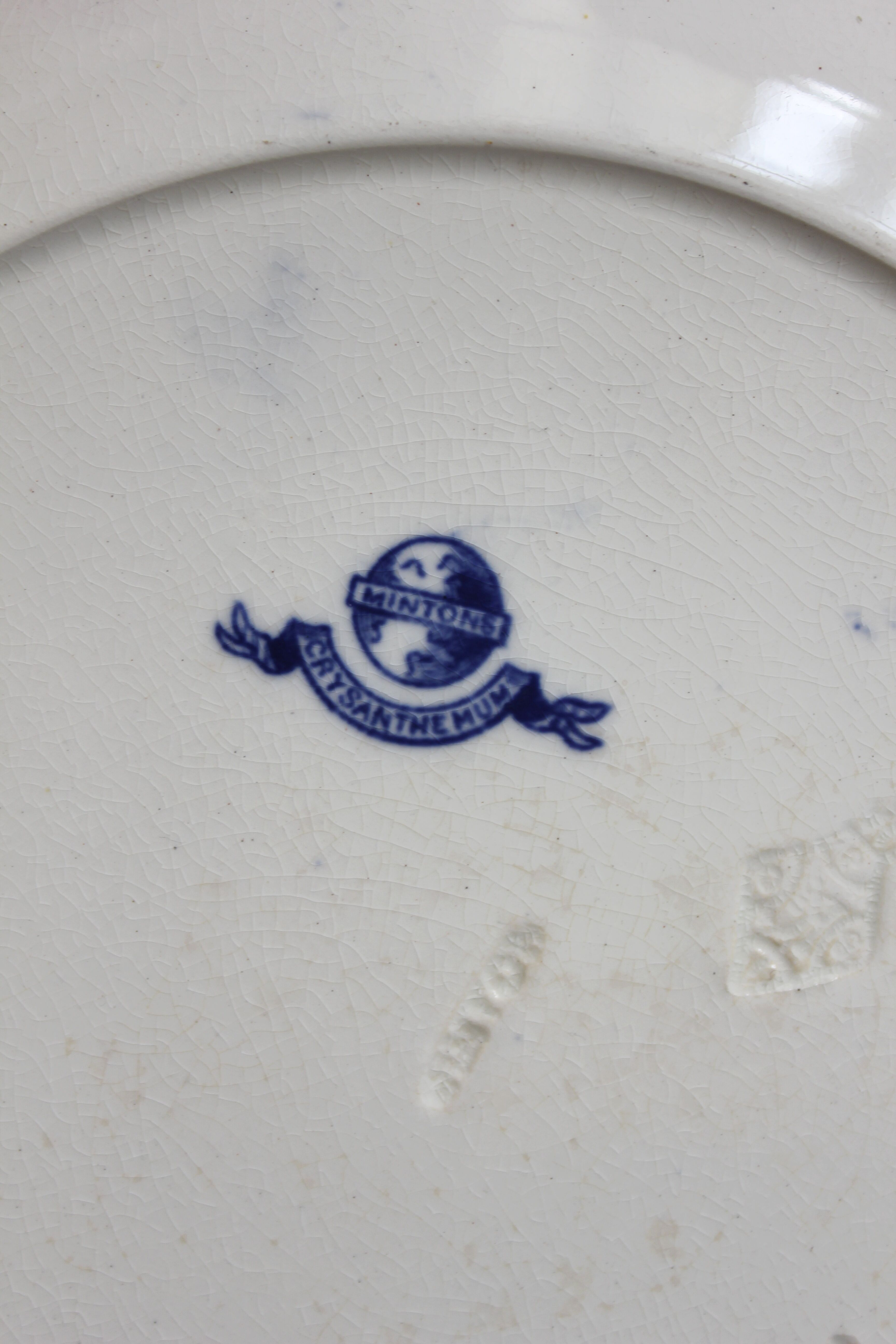 2 octagonal semi-deep plates, English ironstone "Chrysanthemum" Minton