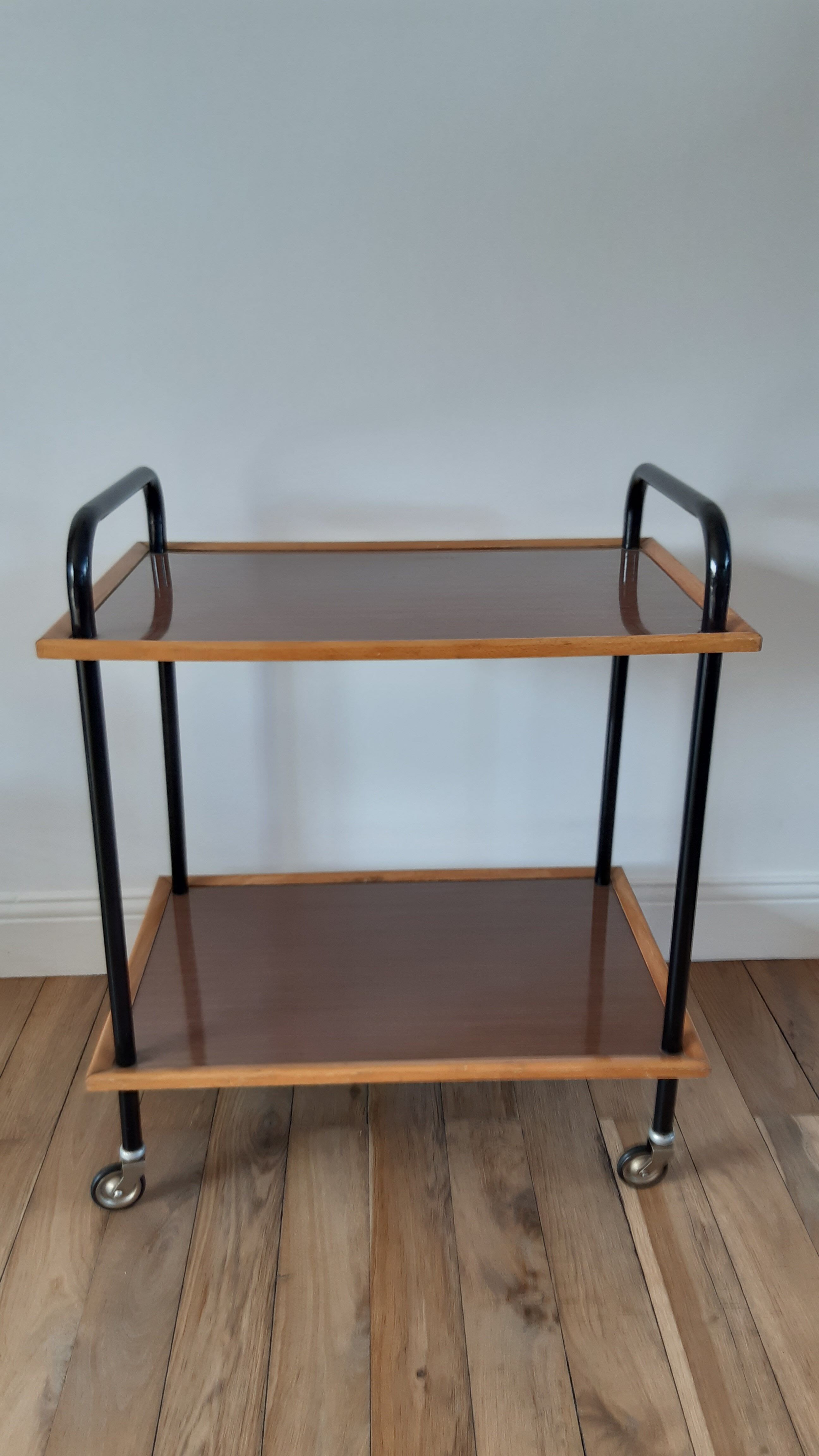 Served in beech wood and formica 60s