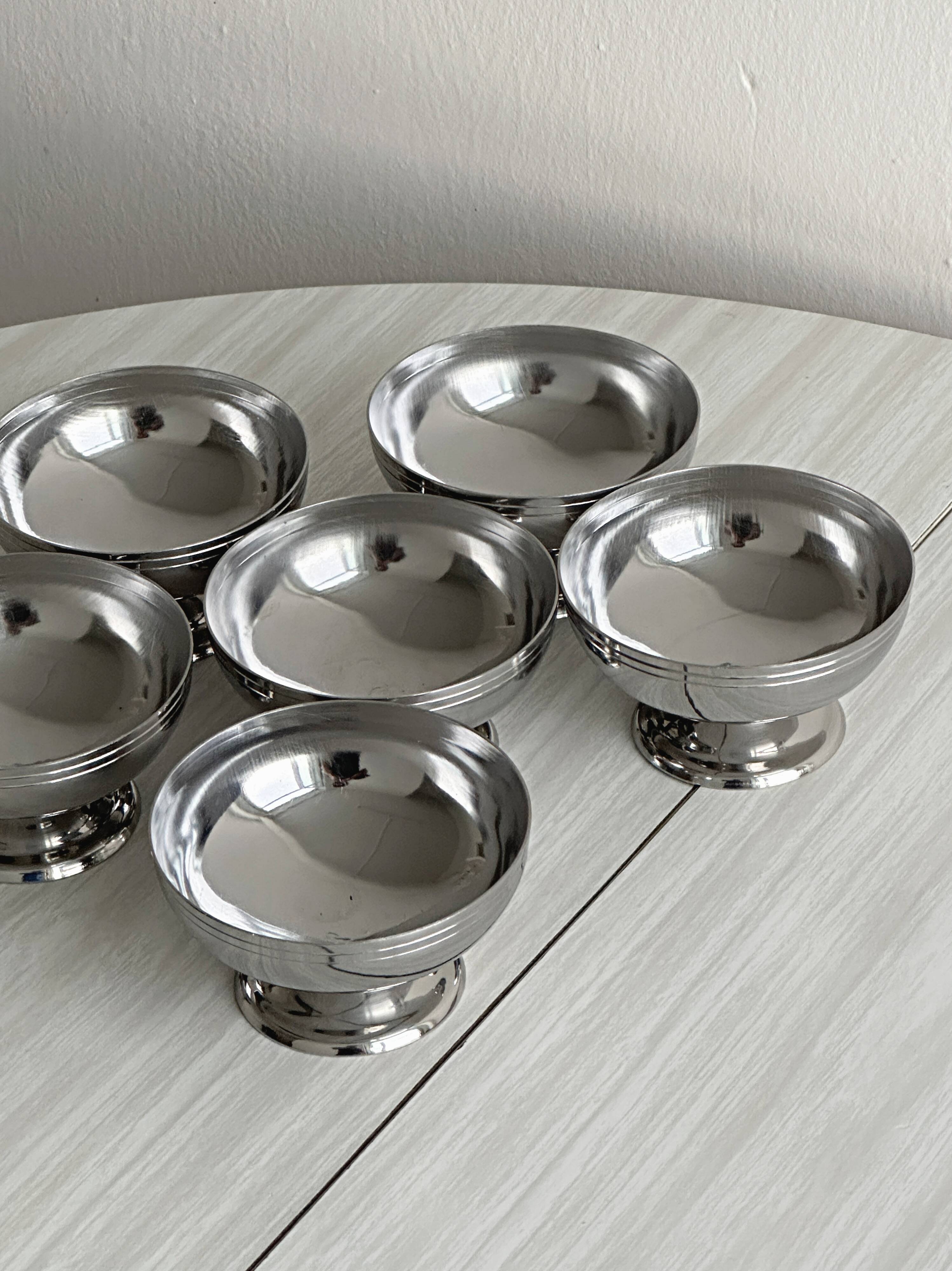 Set of 6 low footed bowls in mirror stainless steel.