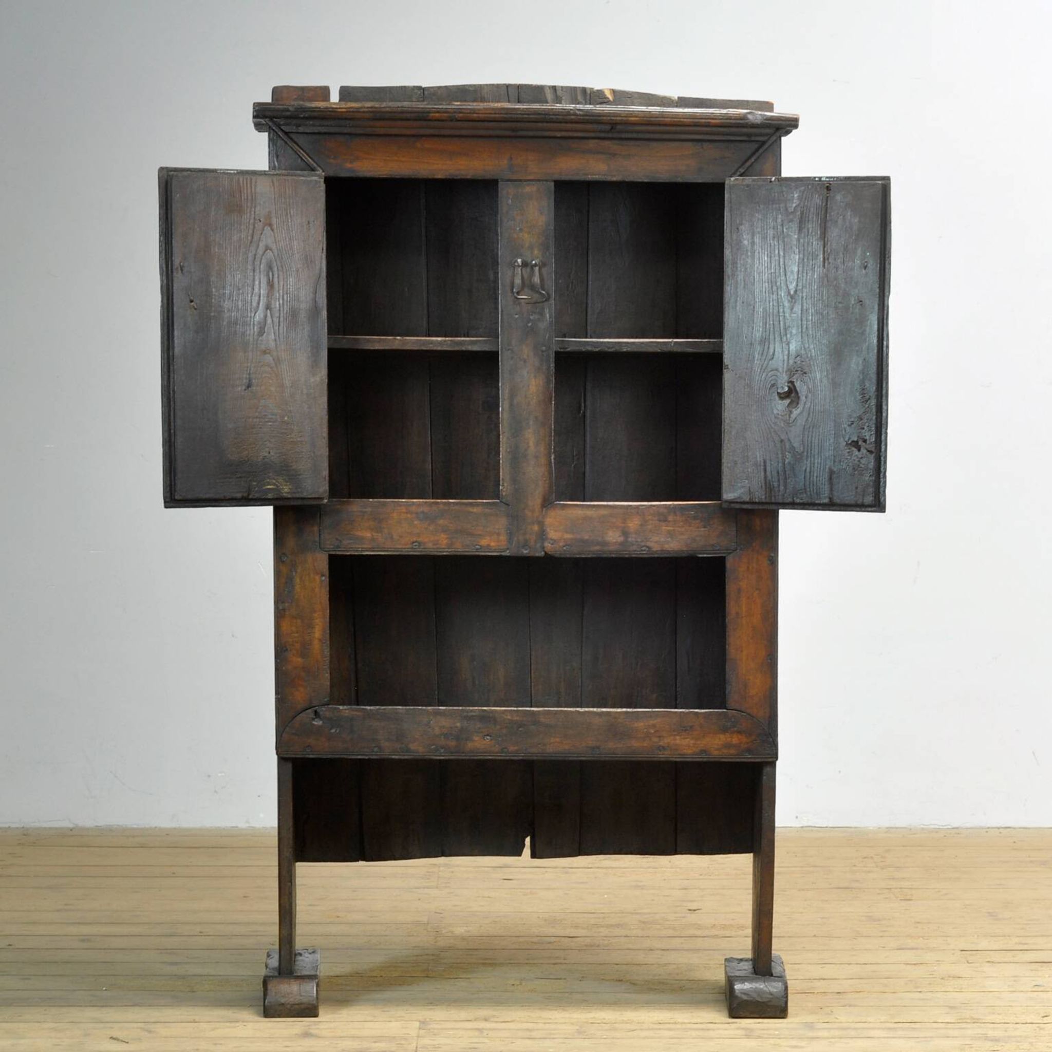 Cabinet en chêne espagnol, vers 1800