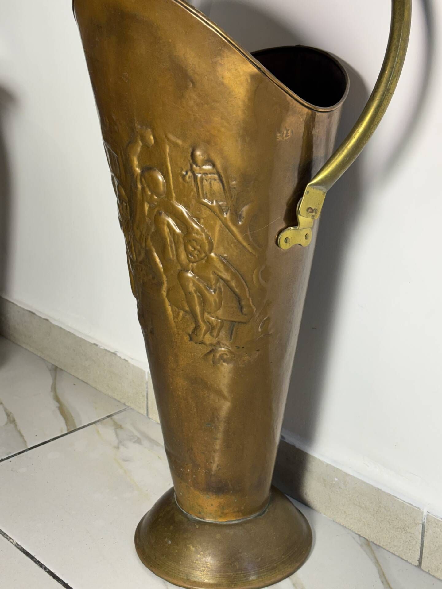 Vintage umbrella stands in solid brass and copper – Relief decoration