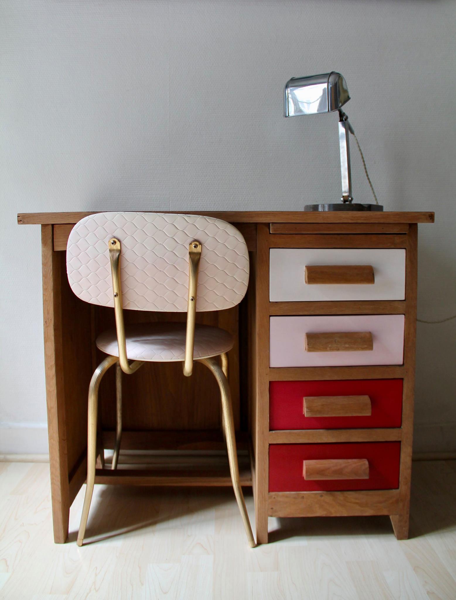 Children's desk in oak from the 60s and his chair