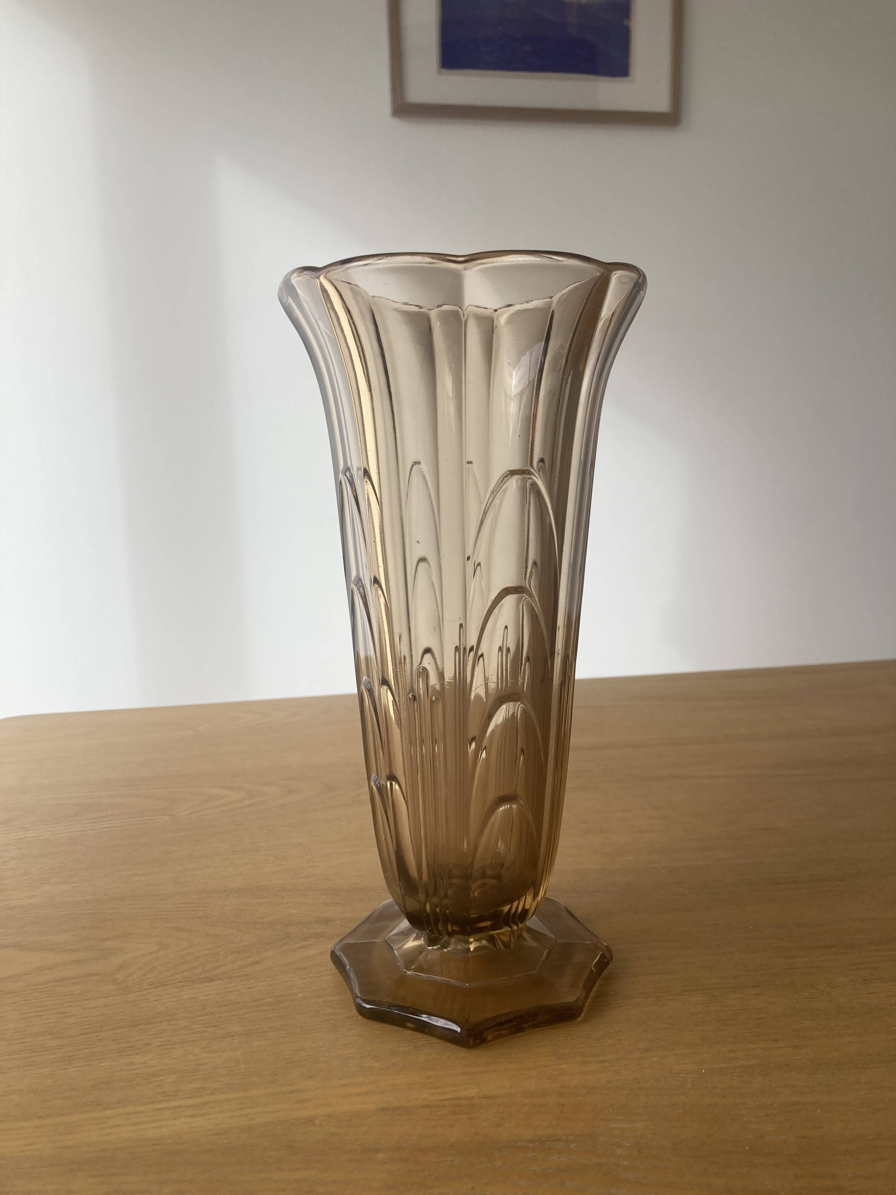 Vase Art déco en verre ambré fumé