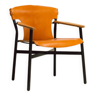 Maërl armchair, Galathée model, natural leather, solid wood armrests of your choice